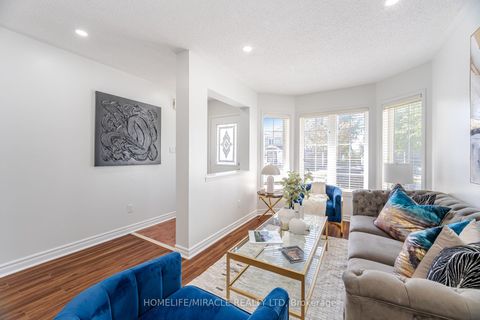 Photo 6 at 913 Taggart Crescent, Pinecrest, Oshawa