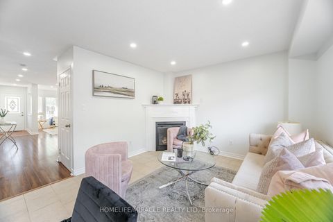 Photo 12 at 913 Taggart Crescent, Pinecrest, Oshawa