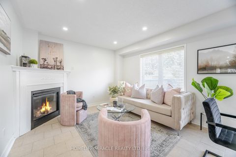 Photo 13 at 913 Taggart Crescent, Pinecrest, Oshawa