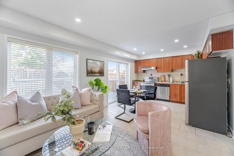 Photo 16 at 913 Taggart Crescent, Pinecrest, Oshawa