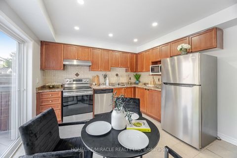 Photo 18 at 913 Taggart Crescent, Pinecrest, Oshawa