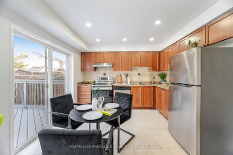 Photo 19 at 913 Taggart Crescent, Pinecrest, Oshawa