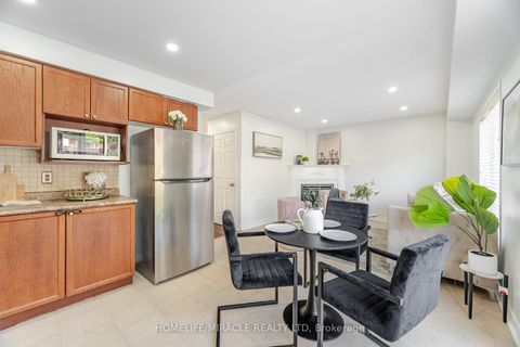 Photo 21 at 913 Taggart Crescent, Pinecrest, Oshawa