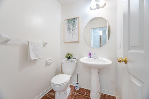 Photo 22 at 913 Taggart Crescent, Pinecrest, Oshawa