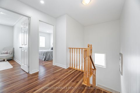 Photo 24 at 913 Taggart Crescent, Pinecrest, Oshawa