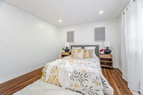 Photo 25 at 913 Taggart Crescent, Pinecrest, Oshawa