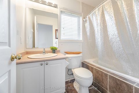 Photo 28 at 913 Taggart Crescent, Pinecrest, Oshawa