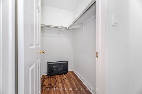 Photo 29 at 913 Taggart Crescent, Pinecrest, Oshawa