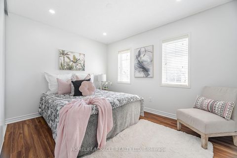 Photo 30 at 913 Taggart Crescent, Pinecrest, Oshawa