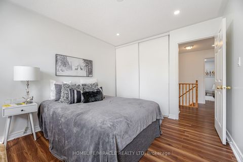 Photo 33 at 913 Taggart Crescent, Pinecrest, Oshawa