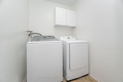 Photo 35 at 913 Taggart Crescent, Pinecrest, Oshawa