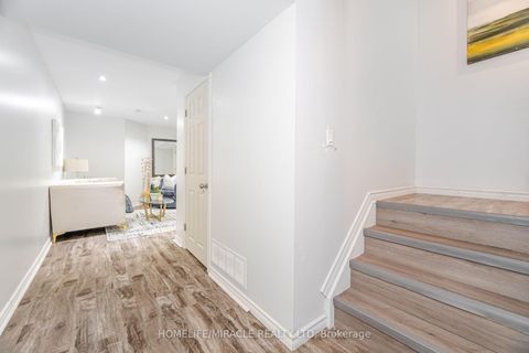 Photo 36 at 913 Taggart Crescent, Pinecrest, Oshawa