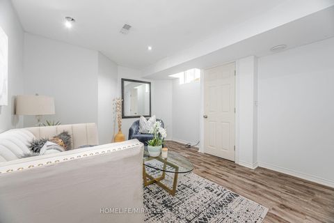 Photo 37 at 913 Taggart Crescent, Pinecrest, Oshawa