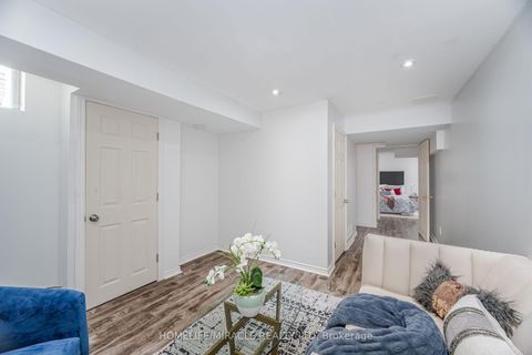 Photo 39 at 913 Taggart Crescent, Pinecrest, Oshawa