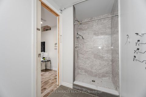 Photo 44 at 913 Taggart Crescent, Pinecrest, Oshawa