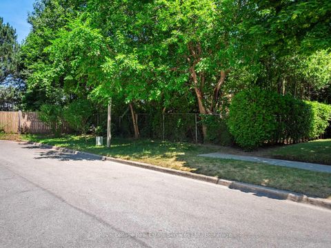 Photo 3 at  Victoria Street, BR Bronte, Oakville