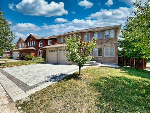 Photo 2 at 1 Hearthstone Crescent, Doncrest, Richmond Hill