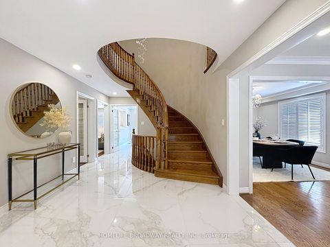 Photo 3 at 1 Hearthstone Crescent, Doncrest, Richmond Hill