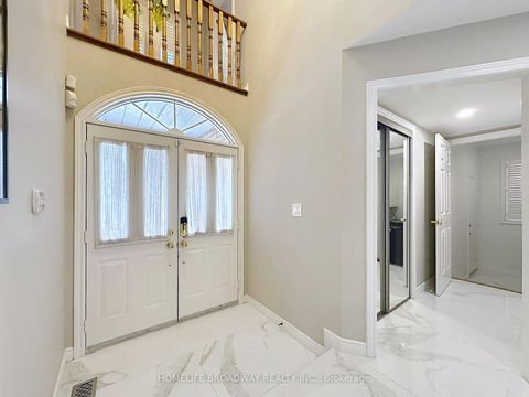Photo 4 at 1 Hearthstone Crescent, Doncrest, Richmond Hill