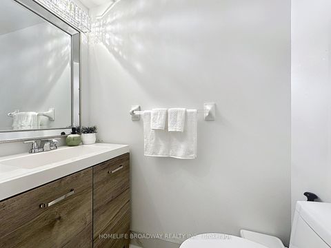 Photo 15 at 1 Hearthstone Crescent, Doncrest, Richmond Hill