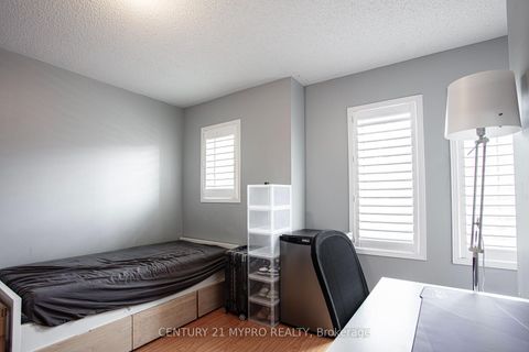 Photo 10 at 22 Mansur Terrace, York University Heights, Toronto