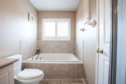 Photo 14 at 22 Mansur Terrace, York University Heights, Toronto