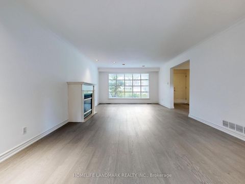 Photo 2 at 714 Conacher Drive, Newtonbrook East, Toronto
