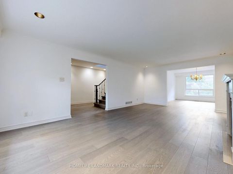 Photo 3 at 714 Conacher Drive, Newtonbrook East, Toronto