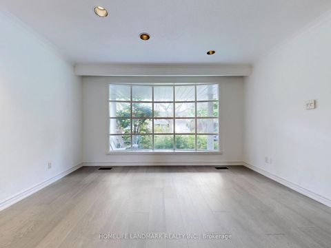 Photo 4 at 714 Conacher Drive, Newtonbrook East, Toronto