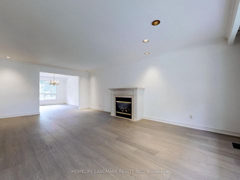 Photo 5 at 714 Conacher Drive, Newtonbrook East, Toronto