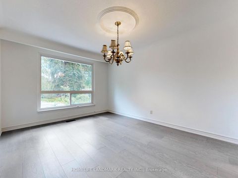 Photo 7 at 714 Conacher Drive, Newtonbrook East, Toronto