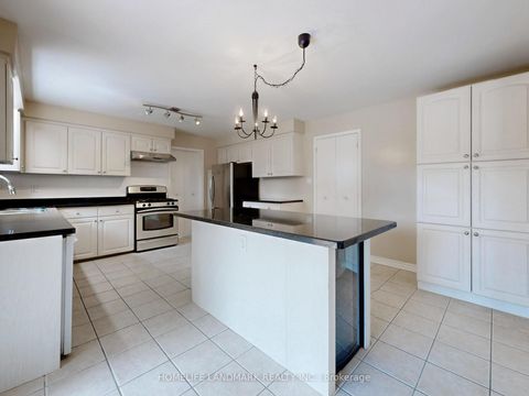 Photo 8 at 714 Conacher Drive, Newtonbrook East, Toronto