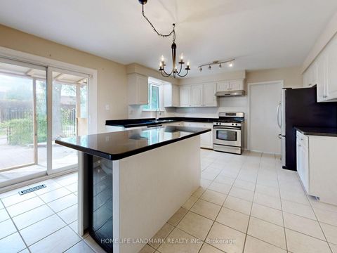 Photo 9 at 714 Conacher Drive, Newtonbrook East, Toronto