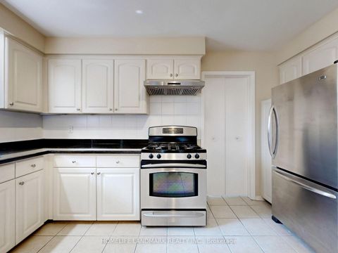 Photo 10 at 714 Conacher Drive, Newtonbrook East, Toronto
