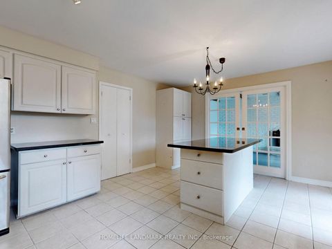 Photo 12 at 714 Conacher Drive, Newtonbrook East, Toronto