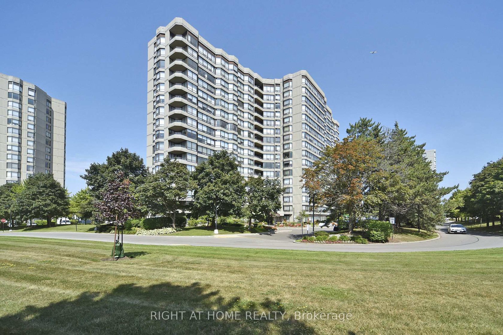 314 - 7440 Bathurst Street, Brownridge, Vaughan 