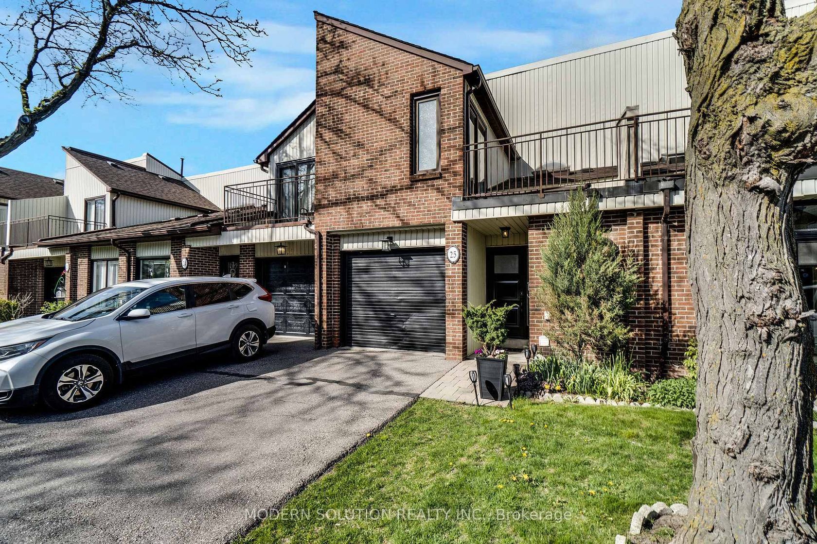 25 - 1021 Cedarglen Gate, Erindale, Mississauga 