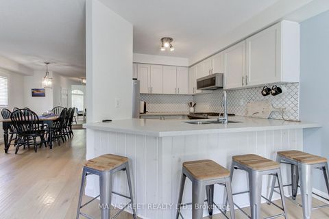 Photo 10 at 228 Warner Crescent, Summerhill Estates, Newmarket