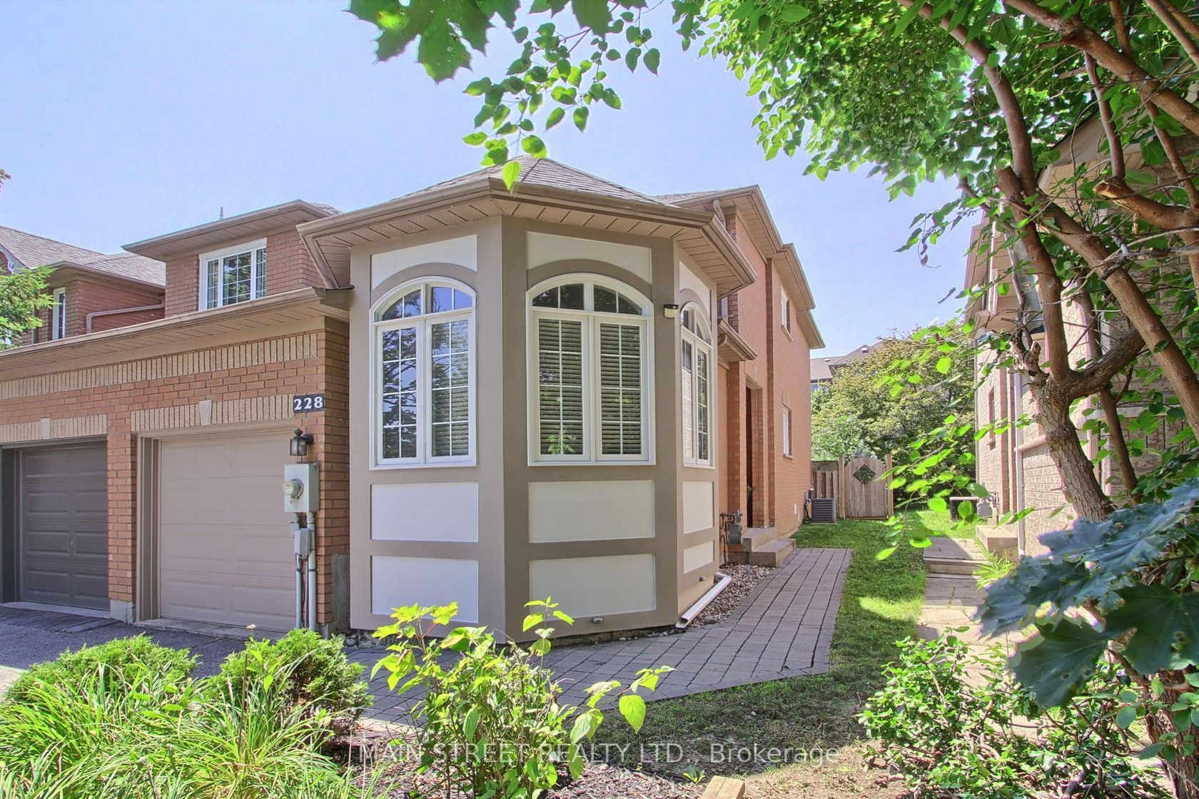 228 Warner Crescent, Summerhill Estates, Newmarket photo 0