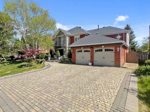 Photo 2 at 123 Kingsnorth Boulevard, East Woodbridge, Vaughan