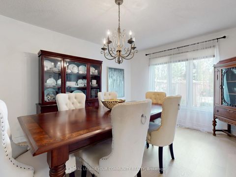 Photo 7 at 123 Kingsnorth Boulevard, East Woodbridge, Vaughan