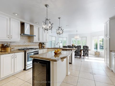 Photo 8 at 123 Kingsnorth Boulevard, East Woodbridge, Vaughan