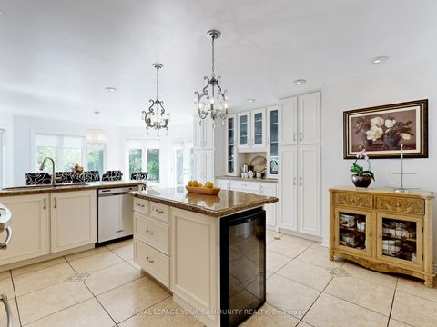 Photo 9 at 123 Kingsnorth Boulevard, East Woodbridge, Vaughan