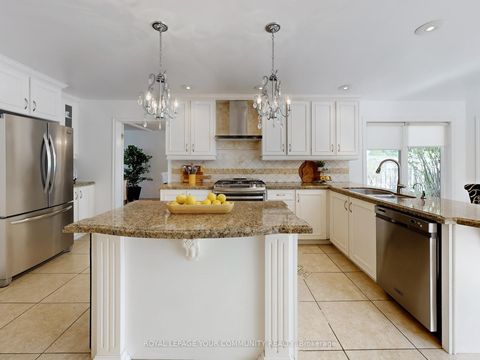 Photo 10 at 123 Kingsnorth Boulevard, East Woodbridge, Vaughan