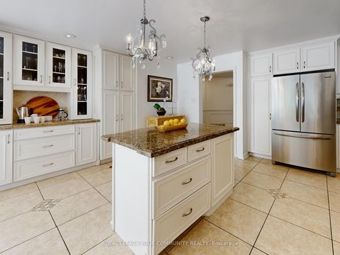 Photo 11 at 123 Kingsnorth Boulevard, East Woodbridge, Vaughan