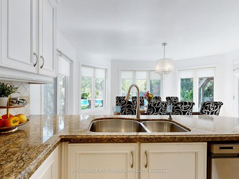 Photo 13 at 123 Kingsnorth Boulevard, East Woodbridge, Vaughan