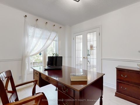 Photo 18 at 123 Kingsnorth Boulevard, East Woodbridge, Vaughan