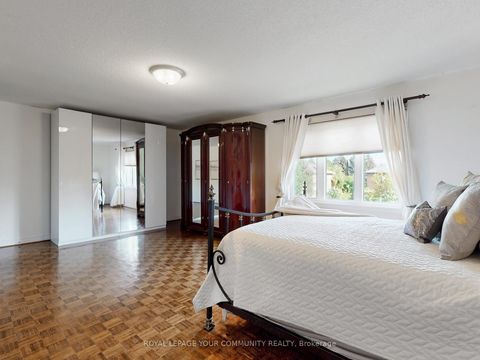 Photo 25 at 123 Kingsnorth Boulevard, East Woodbridge, Vaughan