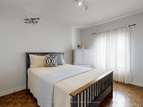 Photo 27 at 123 Kingsnorth Boulevard, East Woodbridge, Vaughan