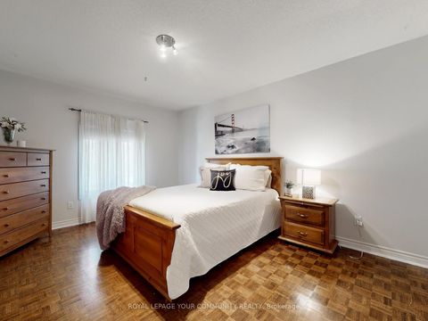 Photo 28 at 123 Kingsnorth Boulevard, East Woodbridge, Vaughan